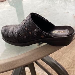 Ingaro black clogs Sz 8.5 NWOB